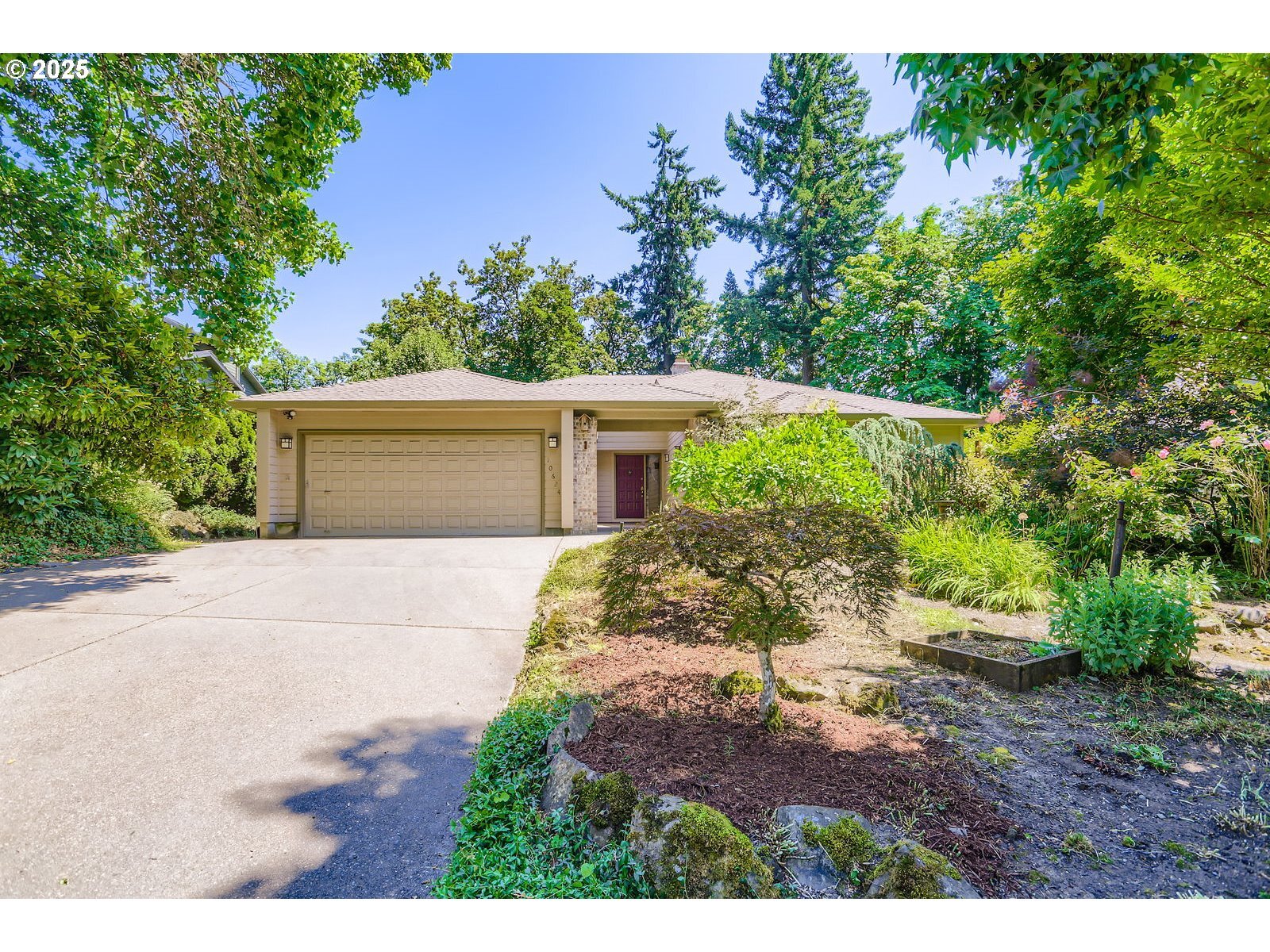 Property Photo: 10624 SW 14th Dr OR 97219