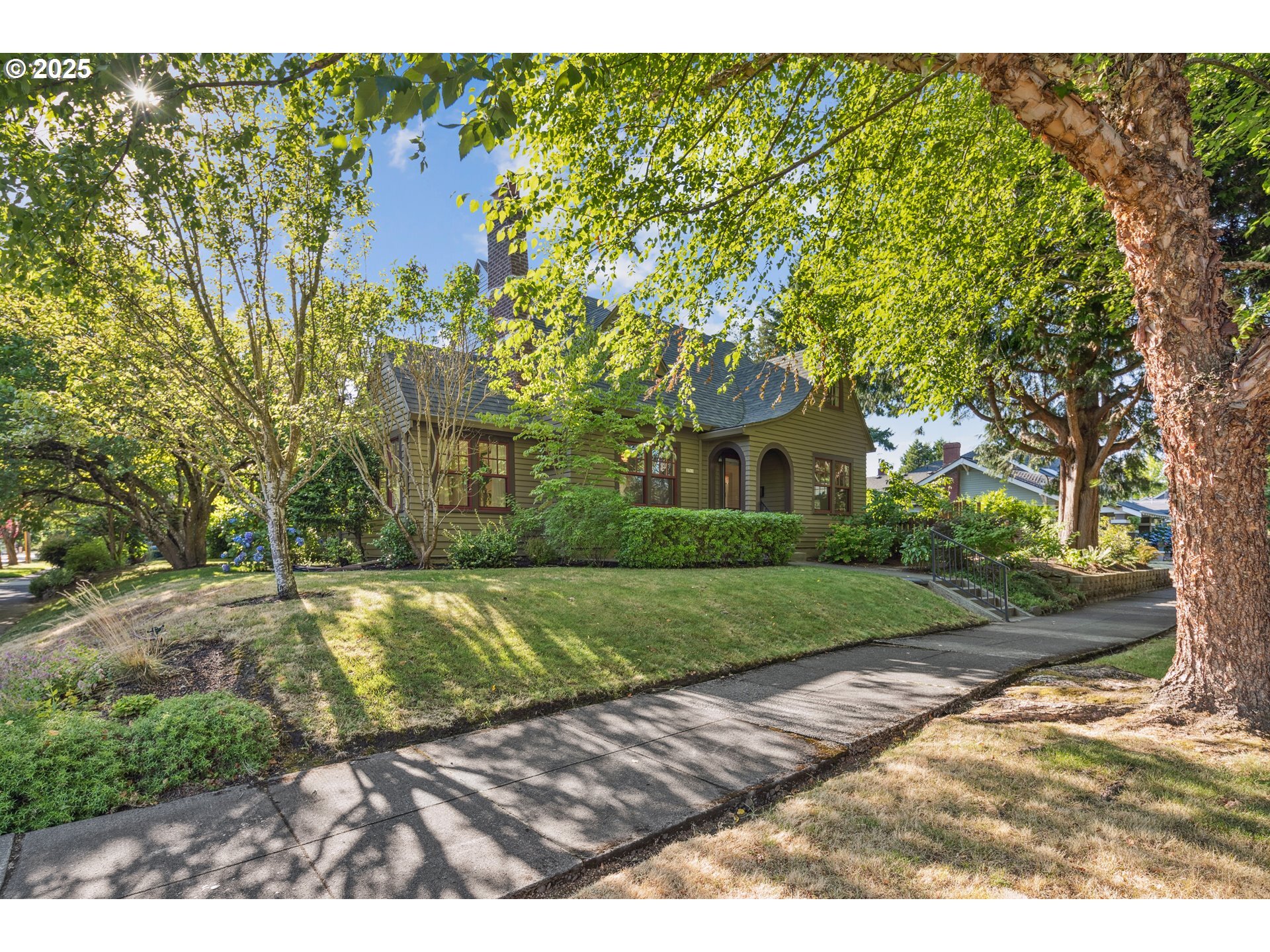 Property Photo:  2711 NE 28th Ave  OR 97212 