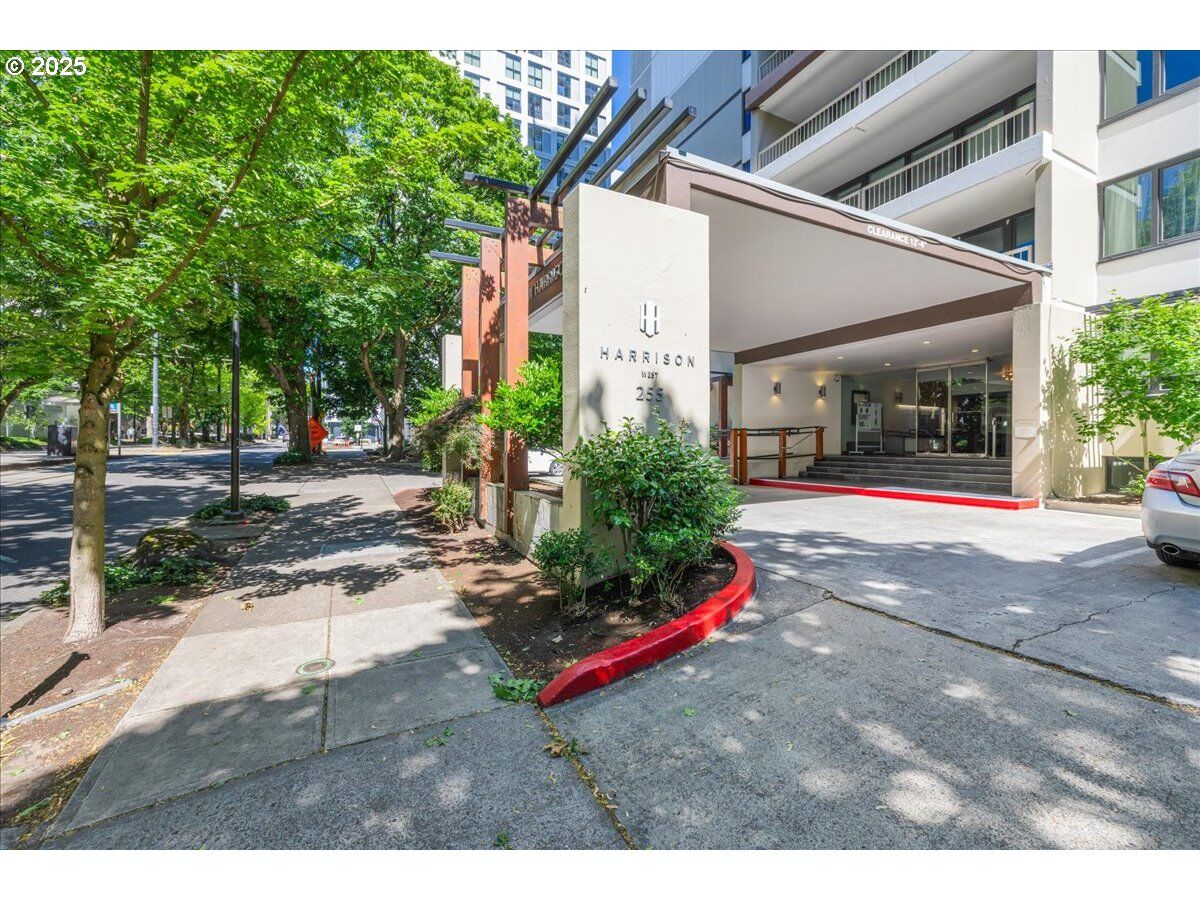 Property Photo: 255 SW Harrison St 15A OR 97201