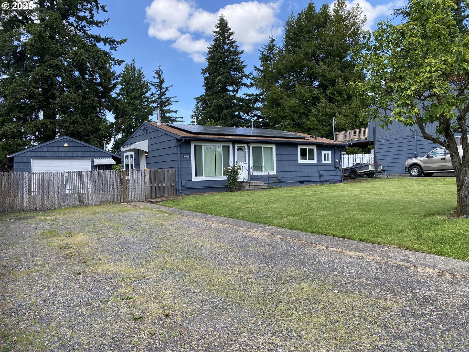 Property Photo: 11533 SE Market St OR 97216