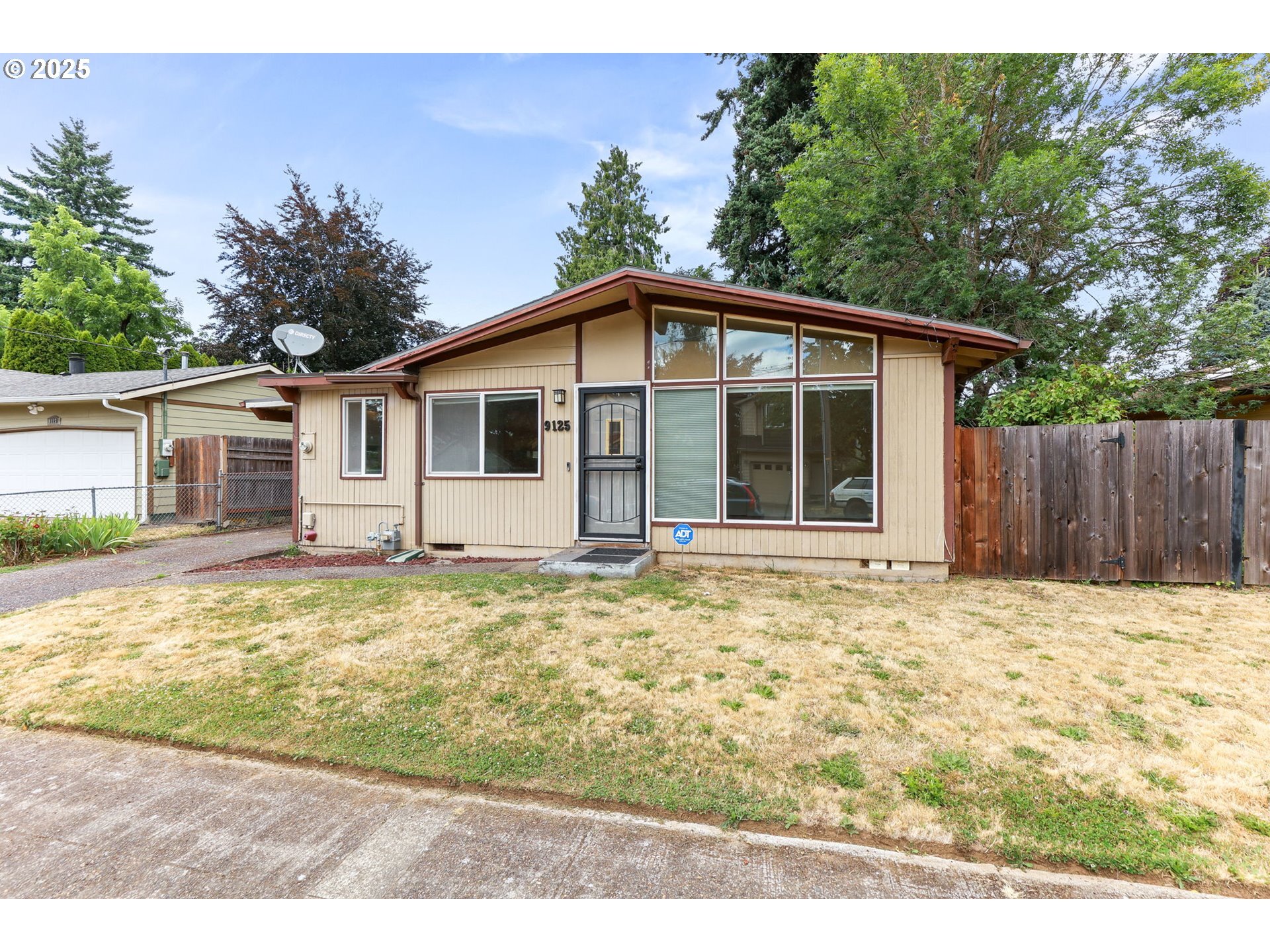 9125 SE Ash St  Portland OR 97216 photo