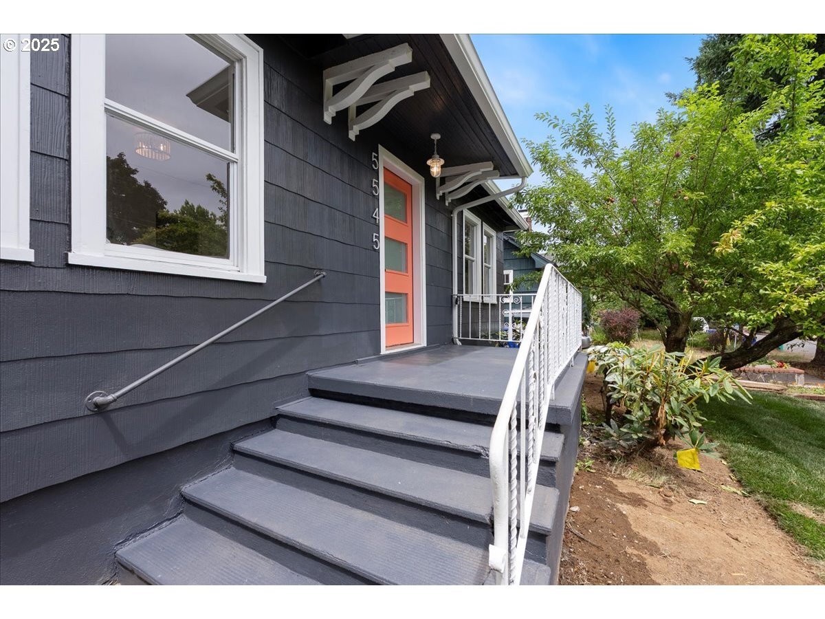 Property Photo: 5545 N Wilbur Ave OR 97217