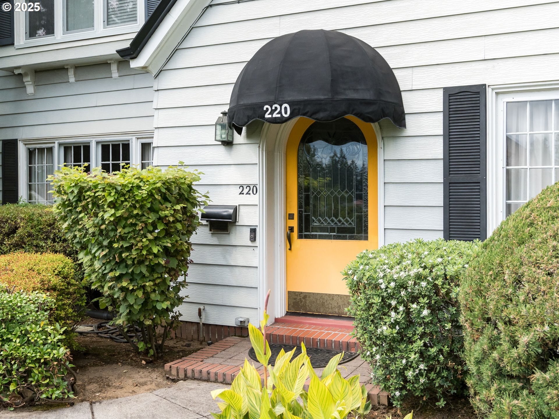 Property Photo: 220 W 36th St WA 98660