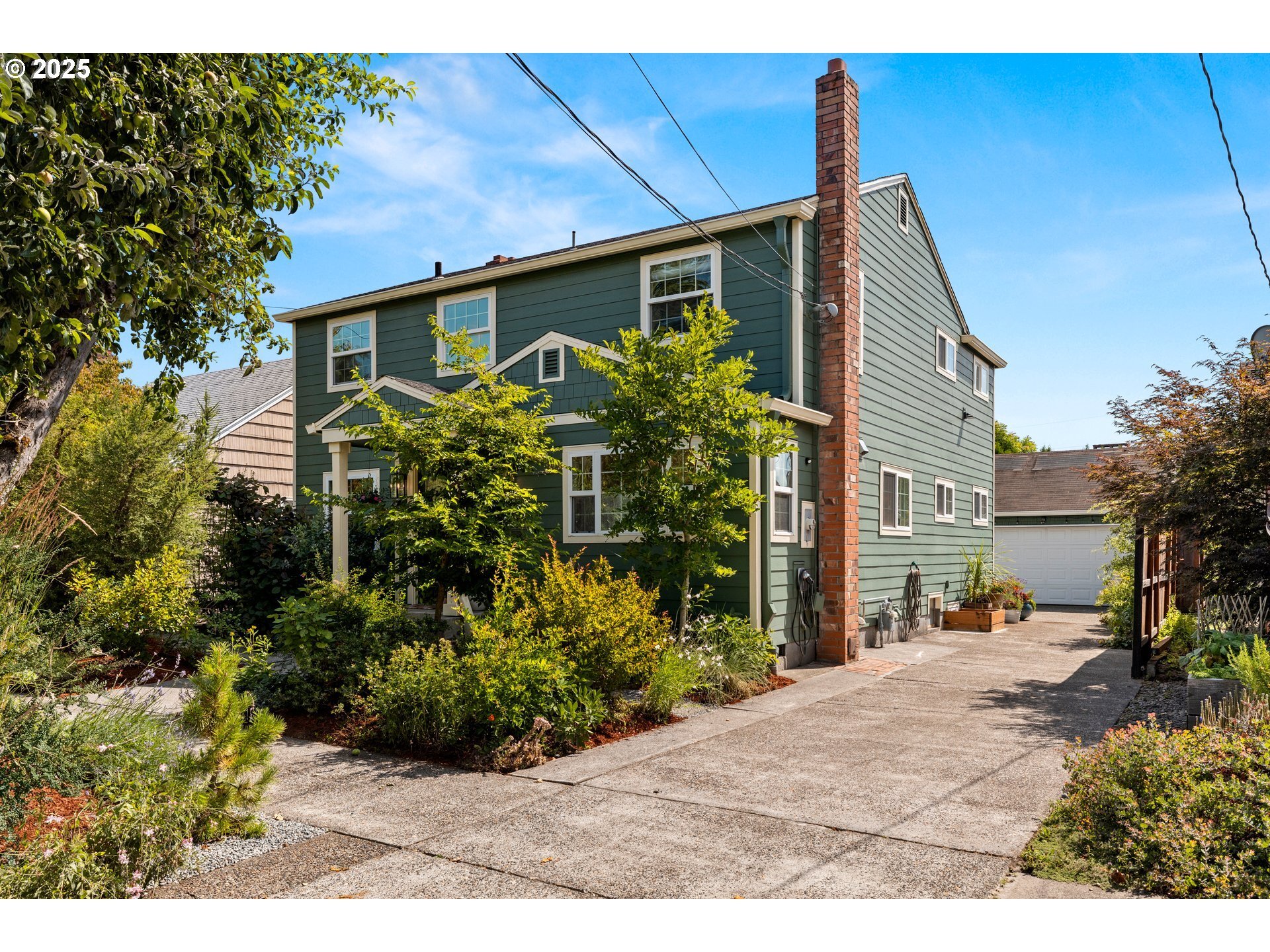 Property Photo: 6414 NE 38th Ave OR 97211