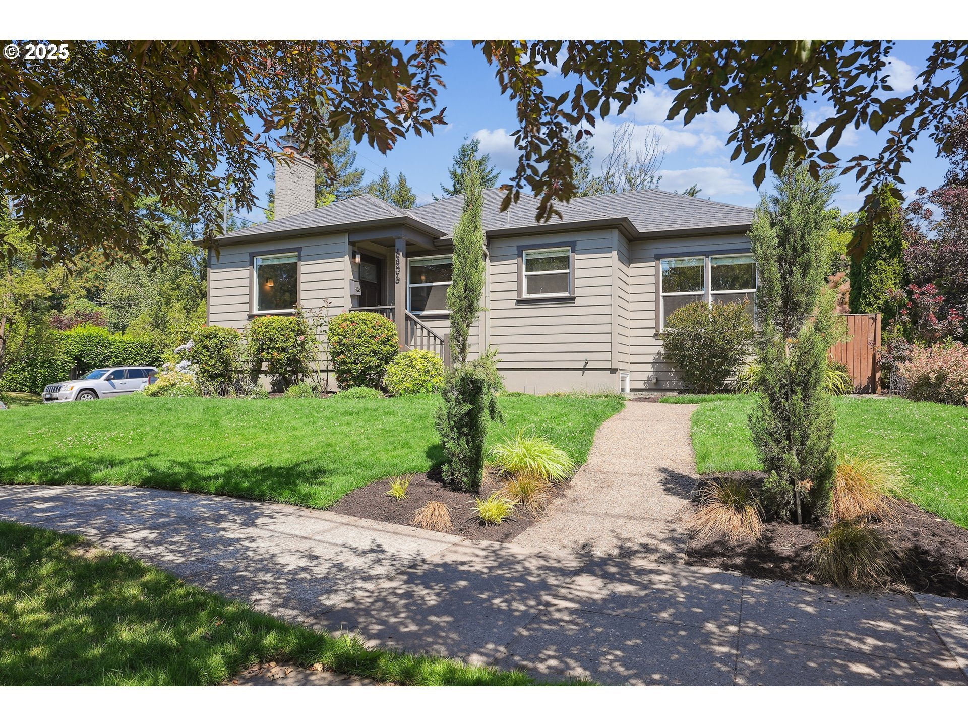 Property Photo: 6406 SE 45th Ave OR 97206