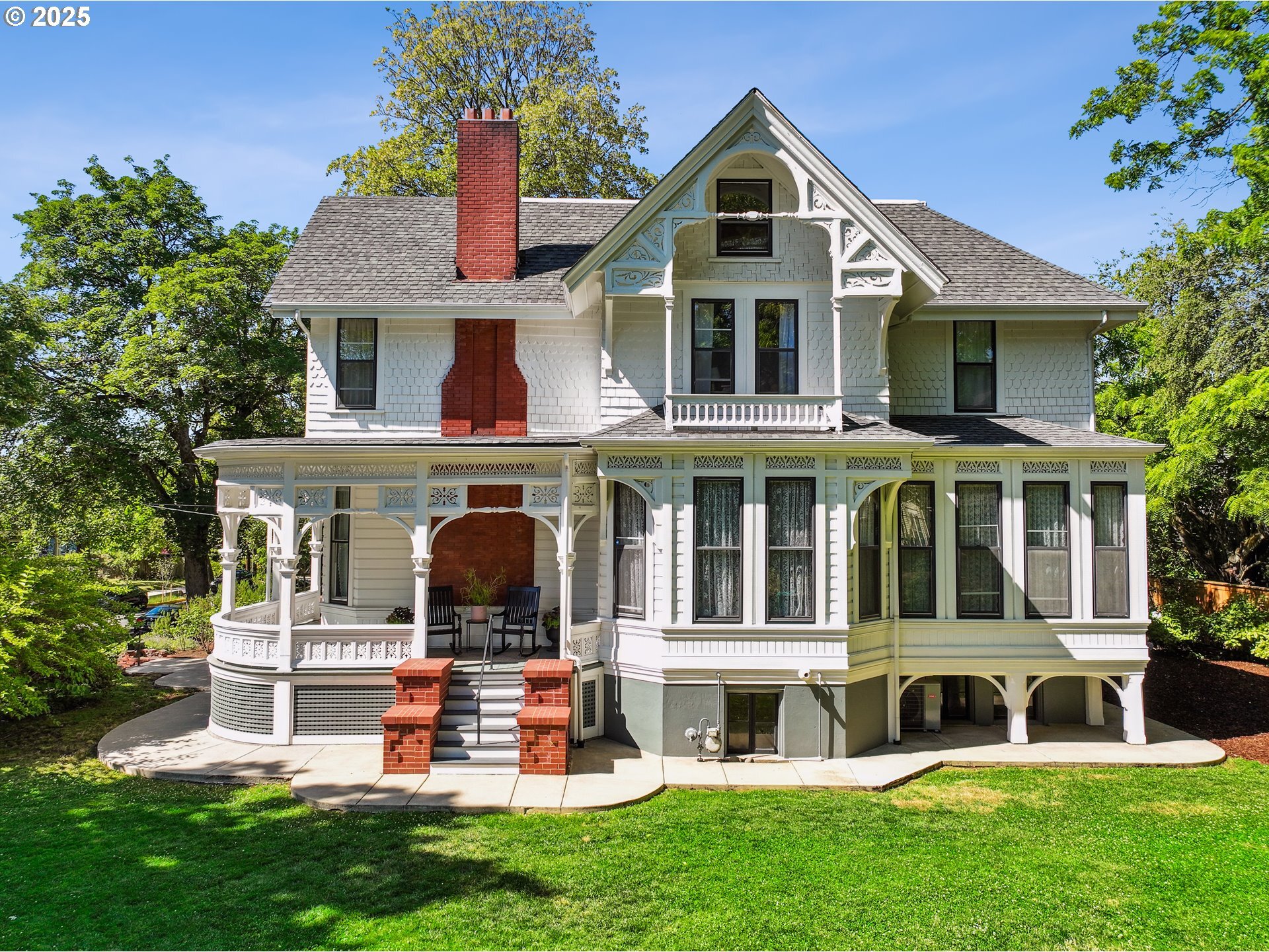 Property Photo: 626 SE 16th Ave OR 97214