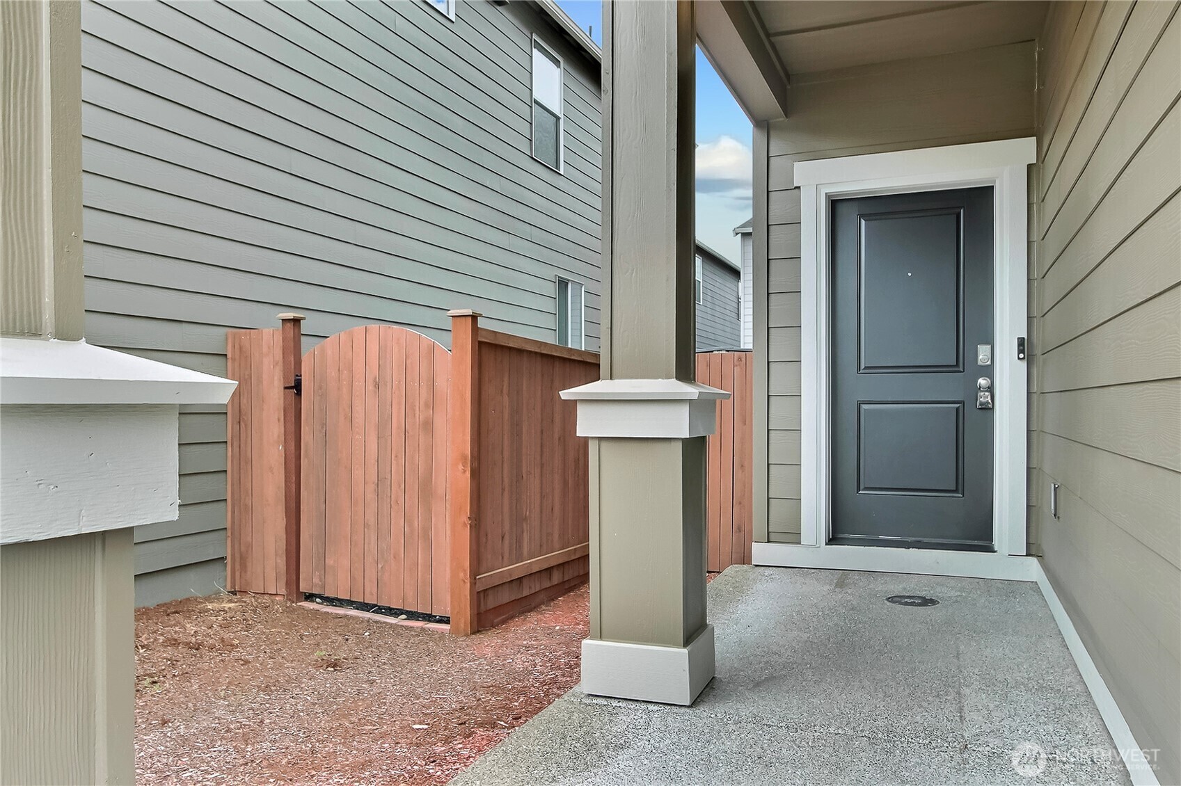 Property Photo:  18712  Emmons Court E  WA 98374 