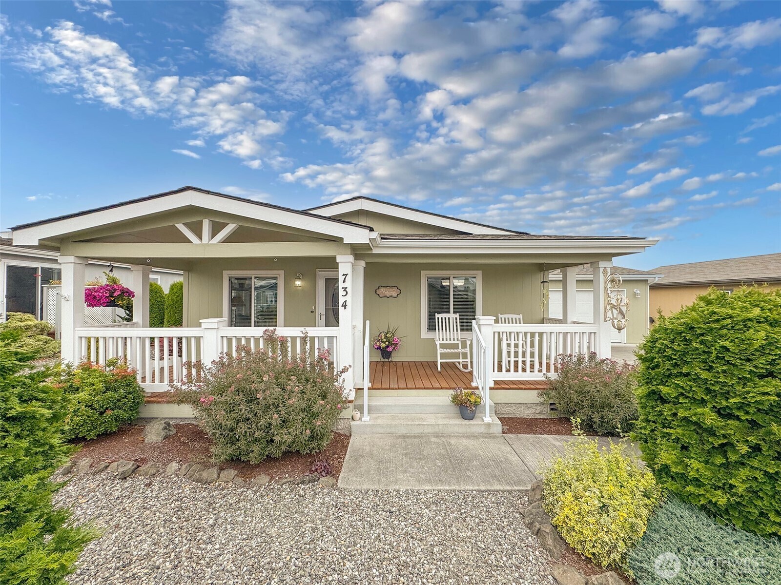 Property Photo:  734  Heritage Lopp  WA 98382 