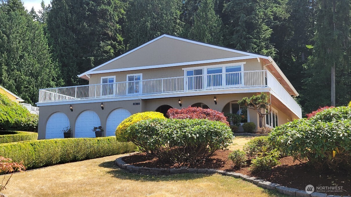 Property Photo:  8308  Frederick Place  WA 98026 