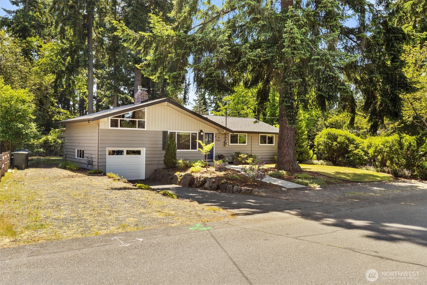 Property Photo: 10502 240th Place SW WA 98020