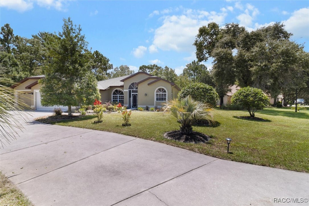Property Photo: 1 Plumbago Drive FL 34446