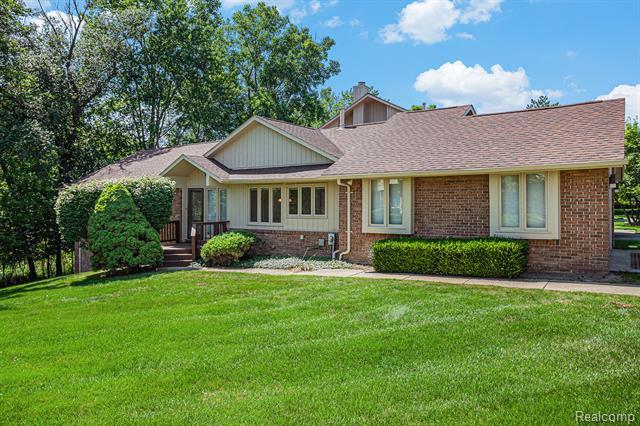Property Photo: 5503 Walnut Circle W MI 48322