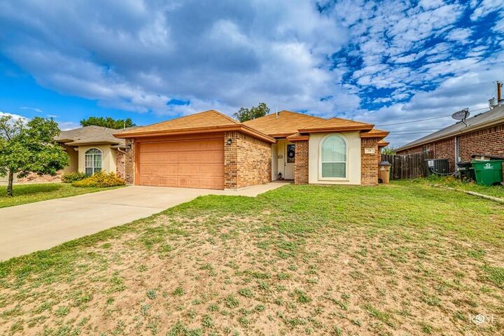 Property Photo: 38 Amberwood Dr TX 76905