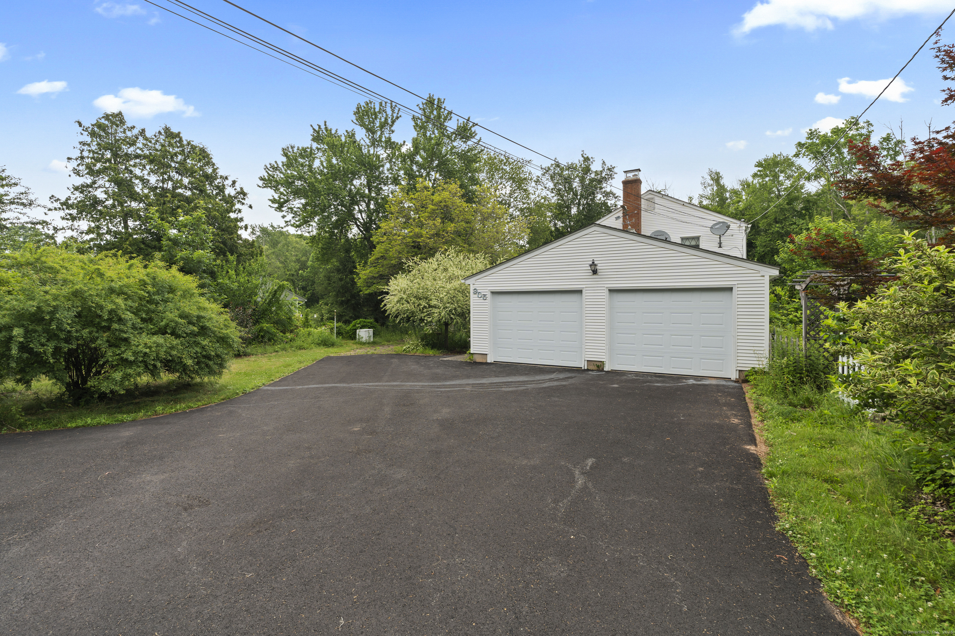Property Photo: 905 Meriden Avenue CT 06489