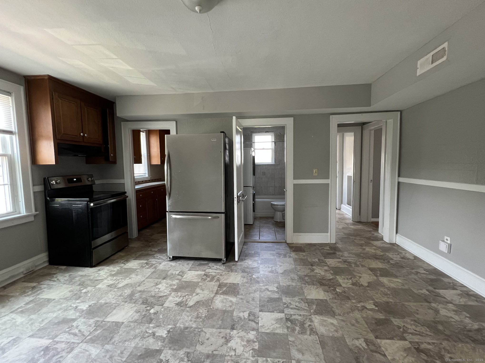 Property Photo: 861 Farmington Avenue 2nd Floor CT 06037