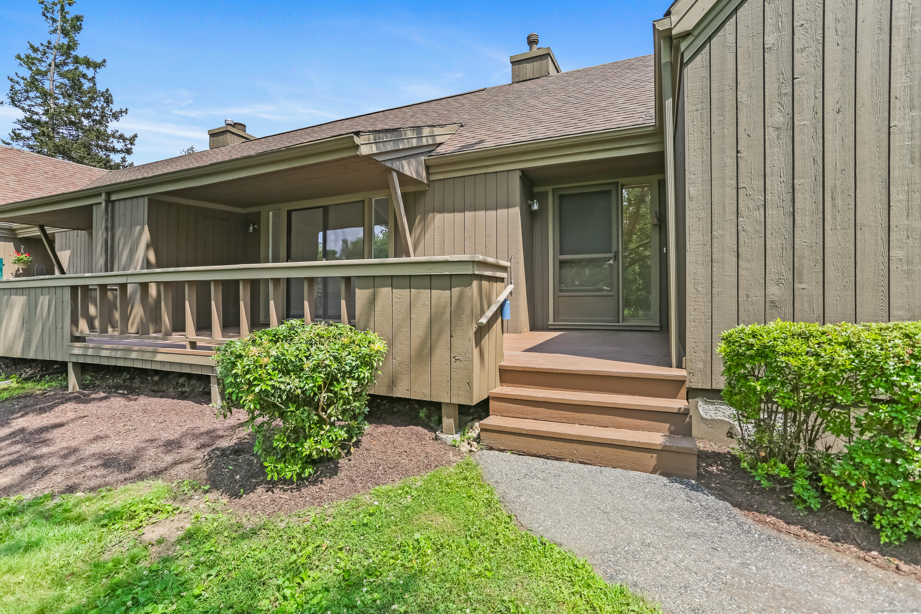 Property Photo: 194 Bayfield Lane A CT 06614