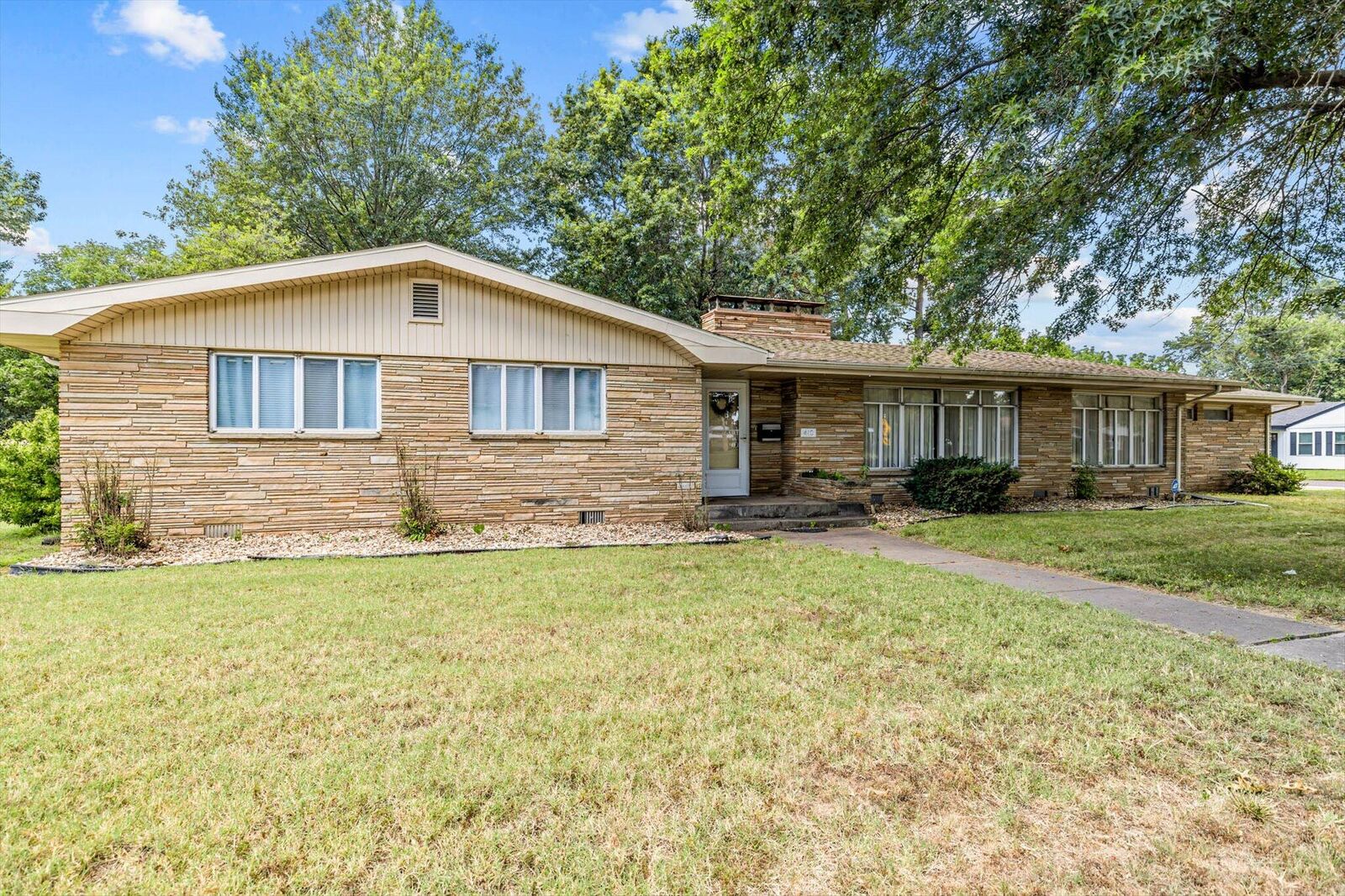 Property Photo:  410 N Eisenhower Street  MO 65708 