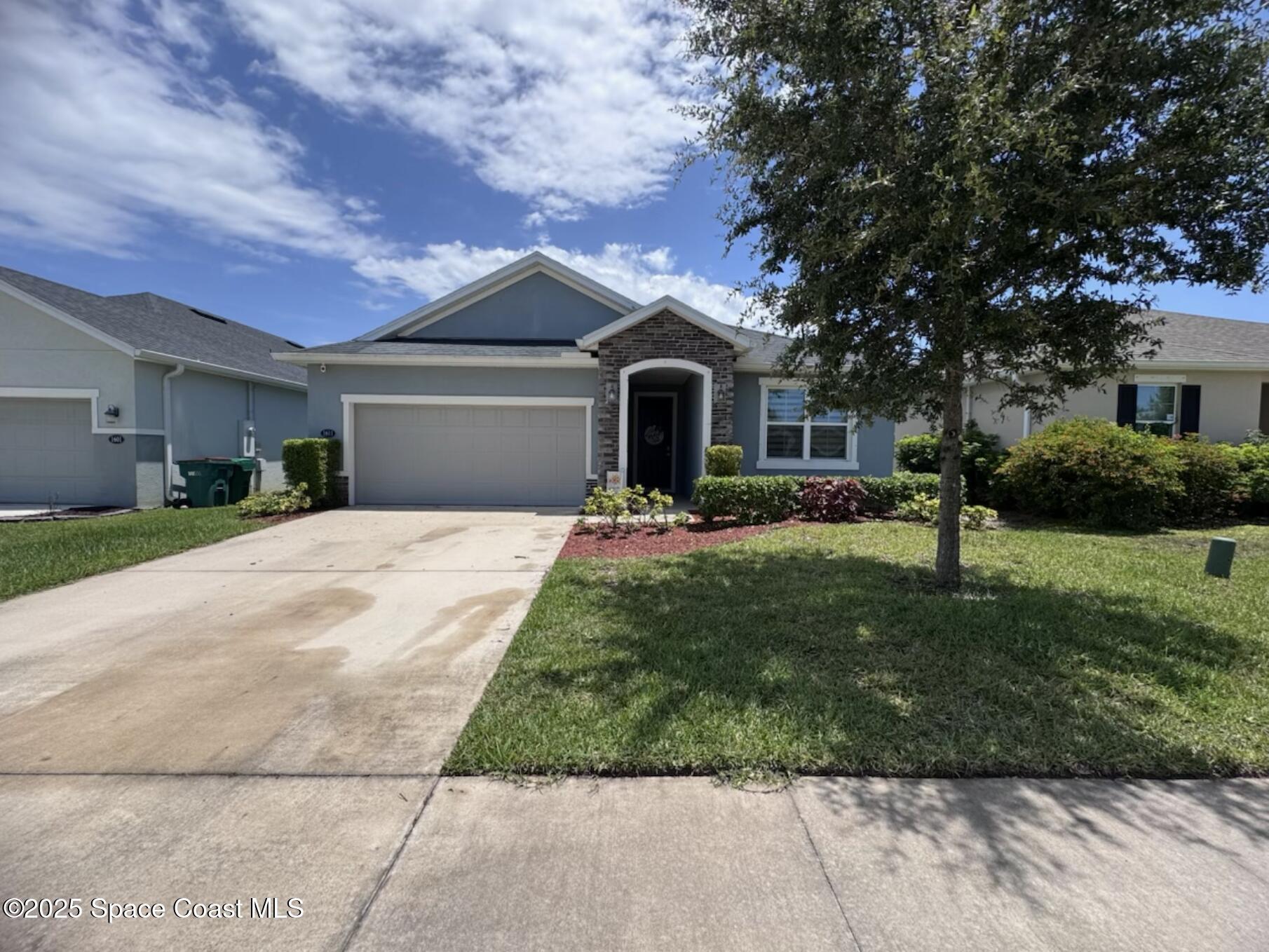 Property Photo: 1611 Orsi Place FL 32904
