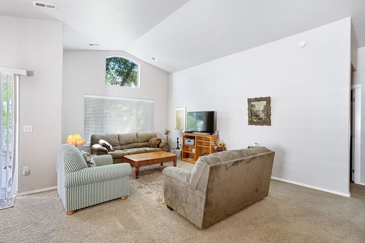 Property Photo: 1636 E Vanetta Ln WA 99217