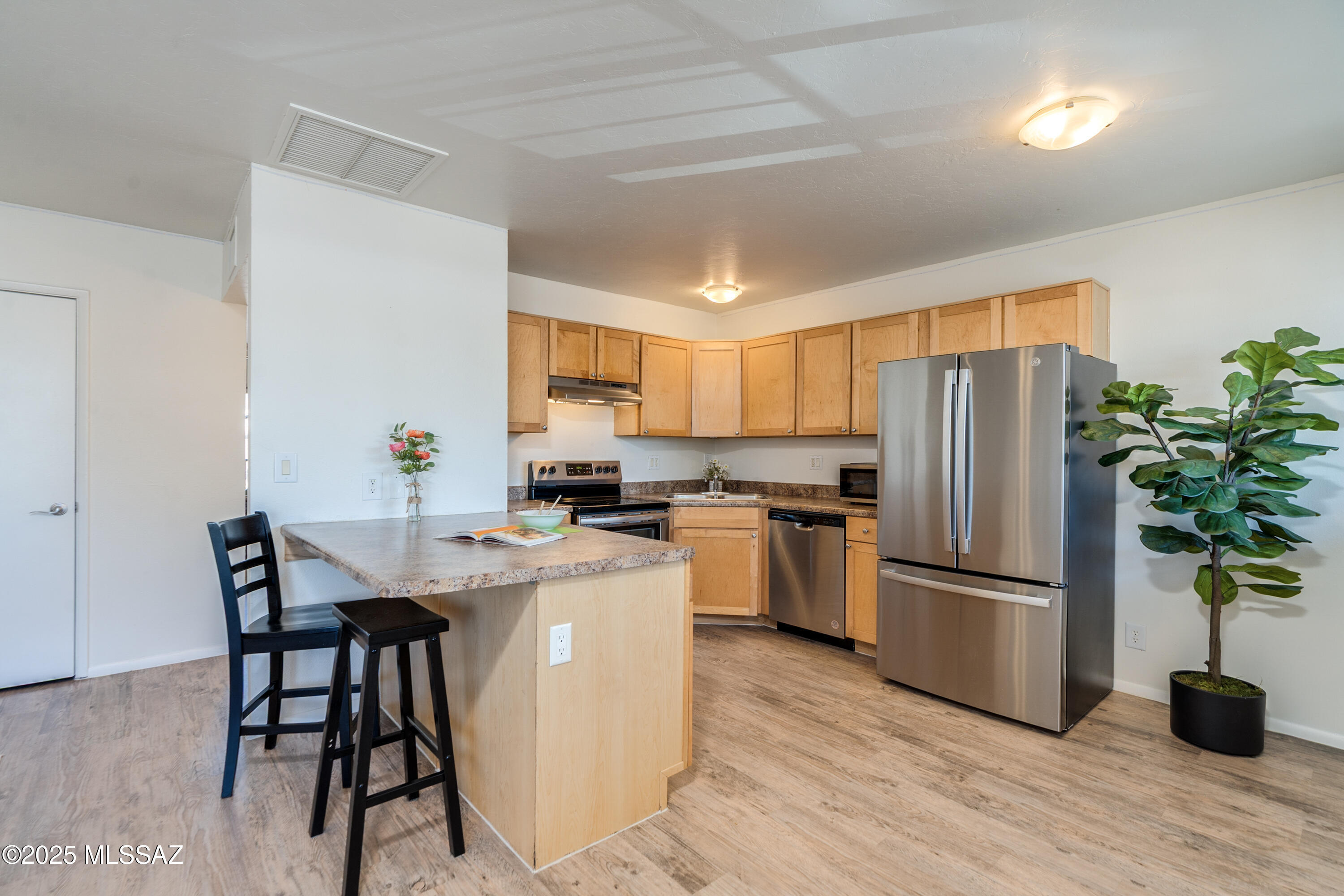Property Photo:  2801 N Columbus Boulevard 9  AZ 85712 