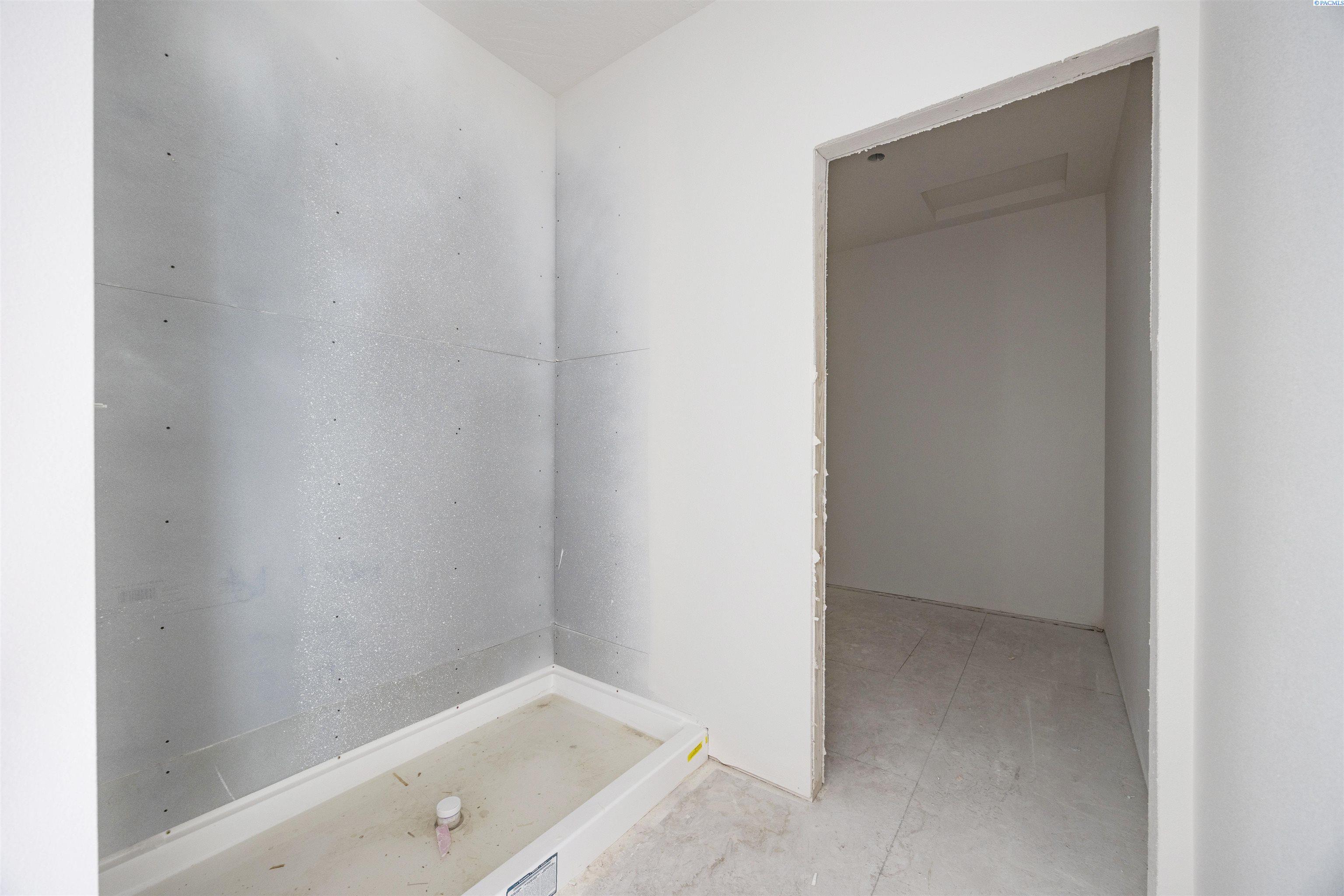 Property Photo: 235 Schrute Rd WA 99350