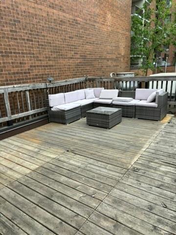 Property Photo:  614 College Street 1  ON M6G 1B4 