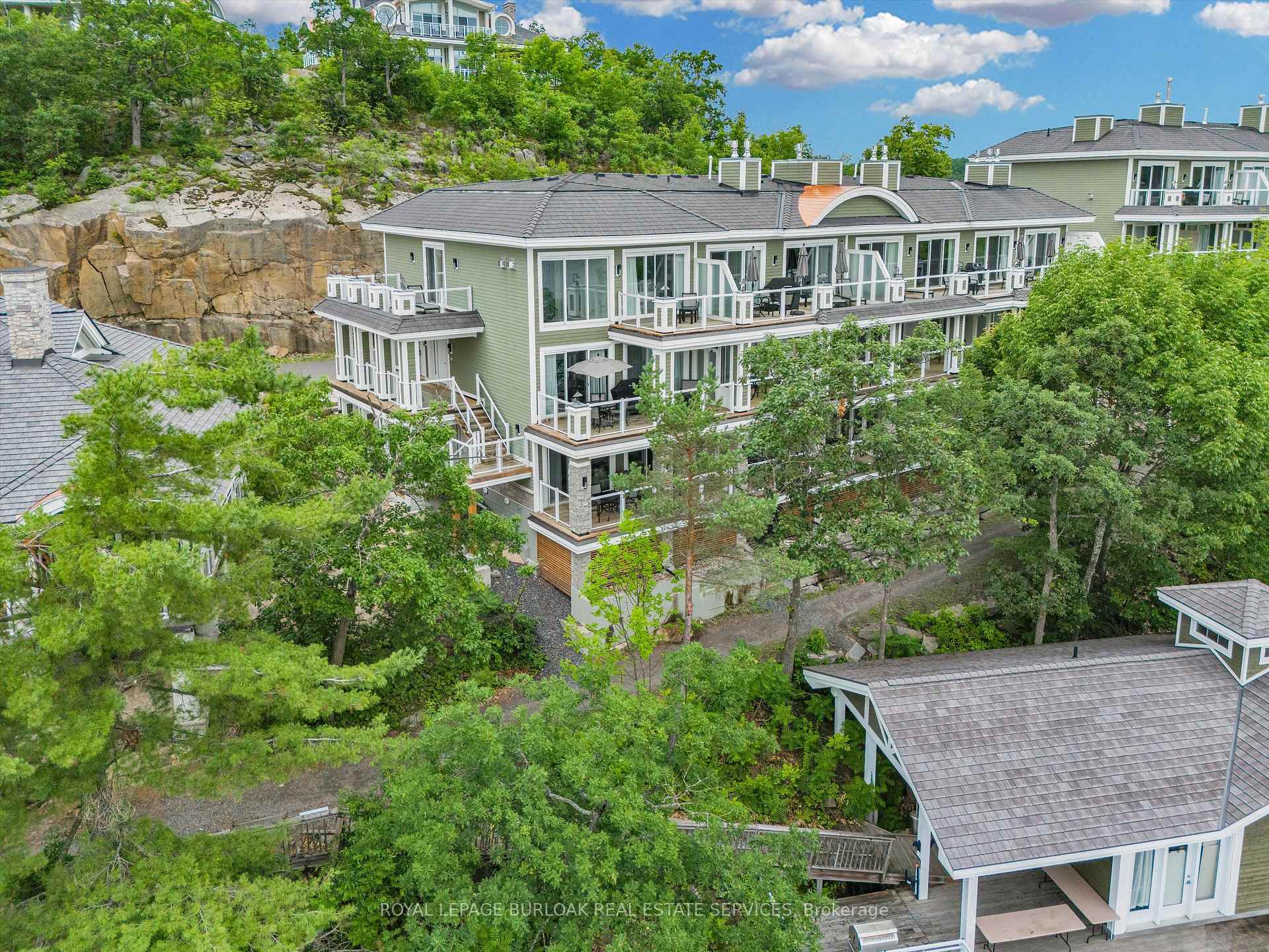 Property Photo: 1869 Muskoka 118 Road W Btw -101 ON P1L 1W8