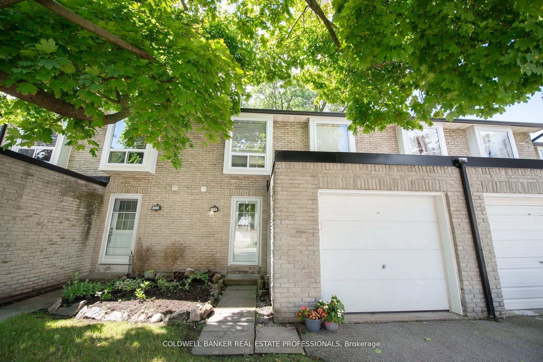 Property Photo:  264 Royal Orchard Boulevard 22  ON L3T 3E7 