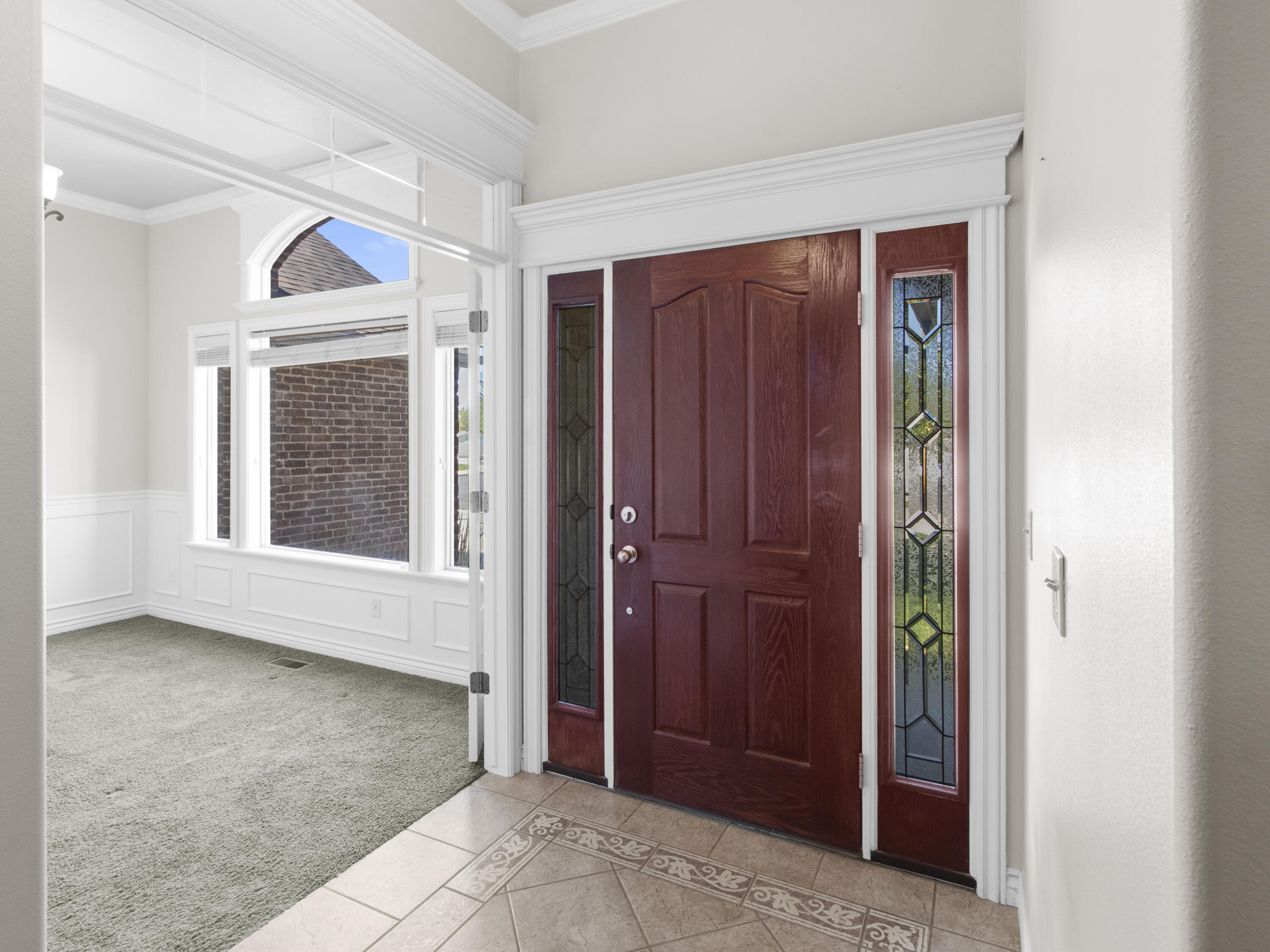 Property Photo: 643 E 140 N UT 84003