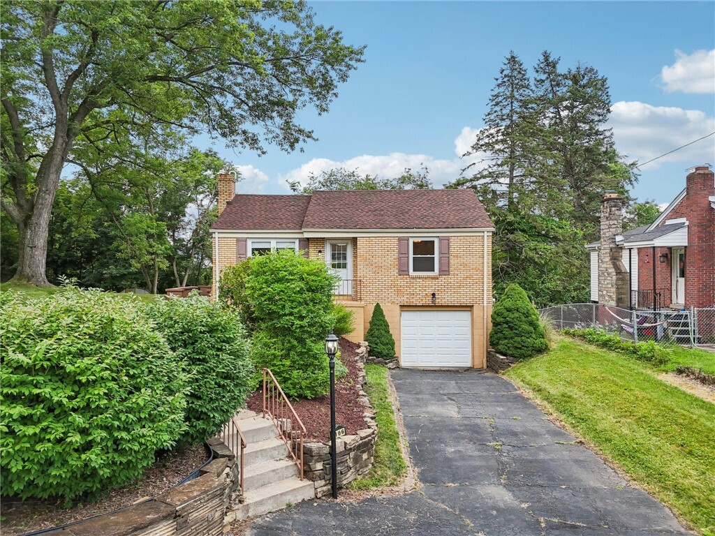 Property Photo: 106 Crestline Dr PA 15237