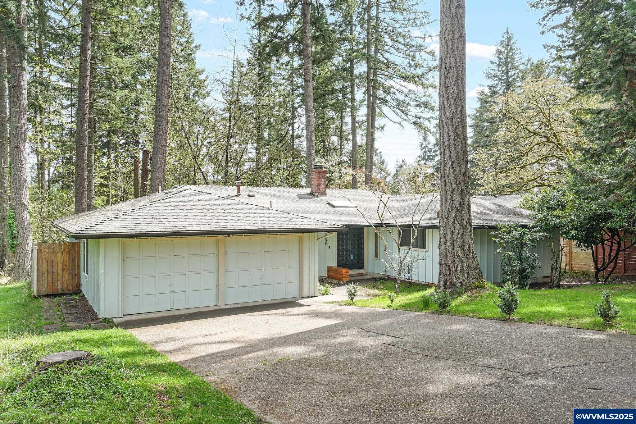 Property Photo:  2225 NW Estaview Cir  OR 97330 