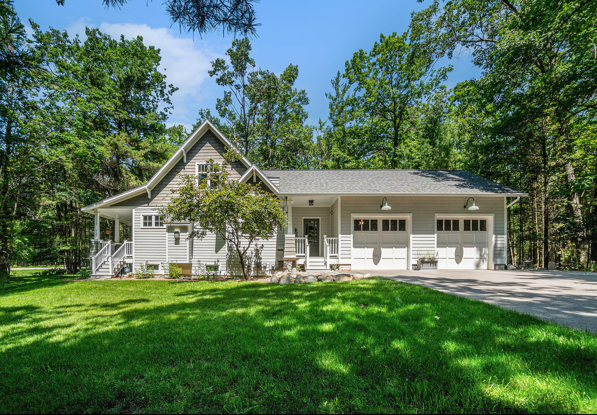 Property Photo: 6986 Chippewa Trail MI 49749