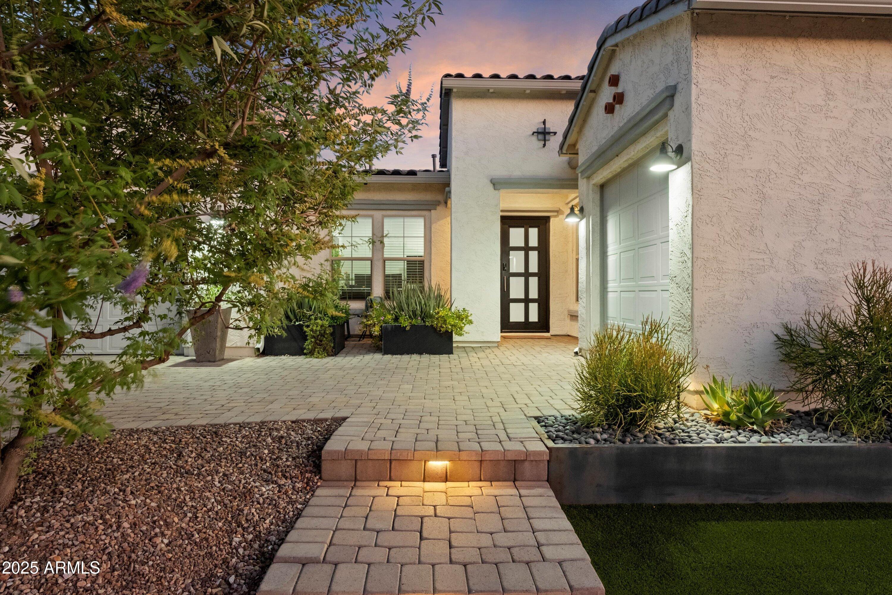 Property Photo:  3129 E Daley Lane  AZ 85050 