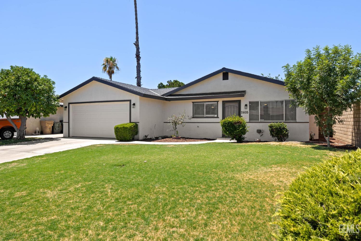 Property Photo:  2605 Bladen Street  CA 93309 