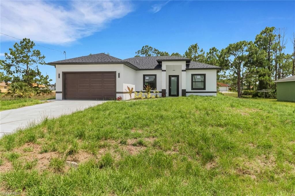 Property Photo: 2911 28th St SW FL 33976