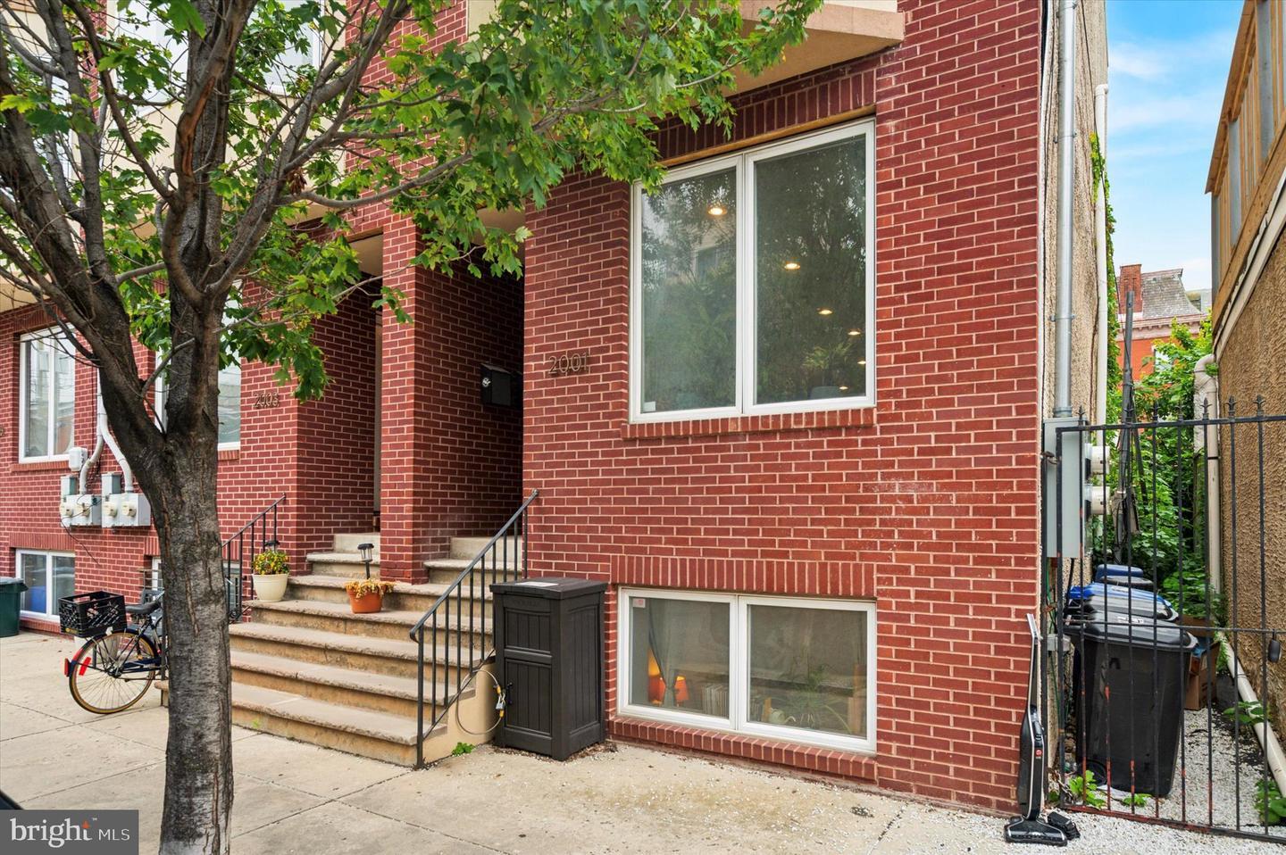 Property Photo:  2001 Carpenter Street B  PA 19146 