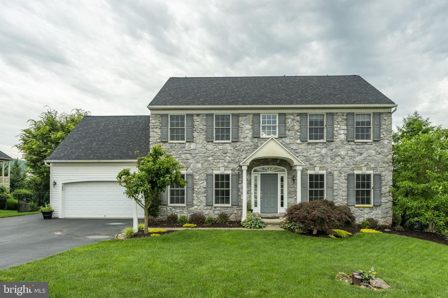 4 Surrey Drive  Stevens PA 17578 photo