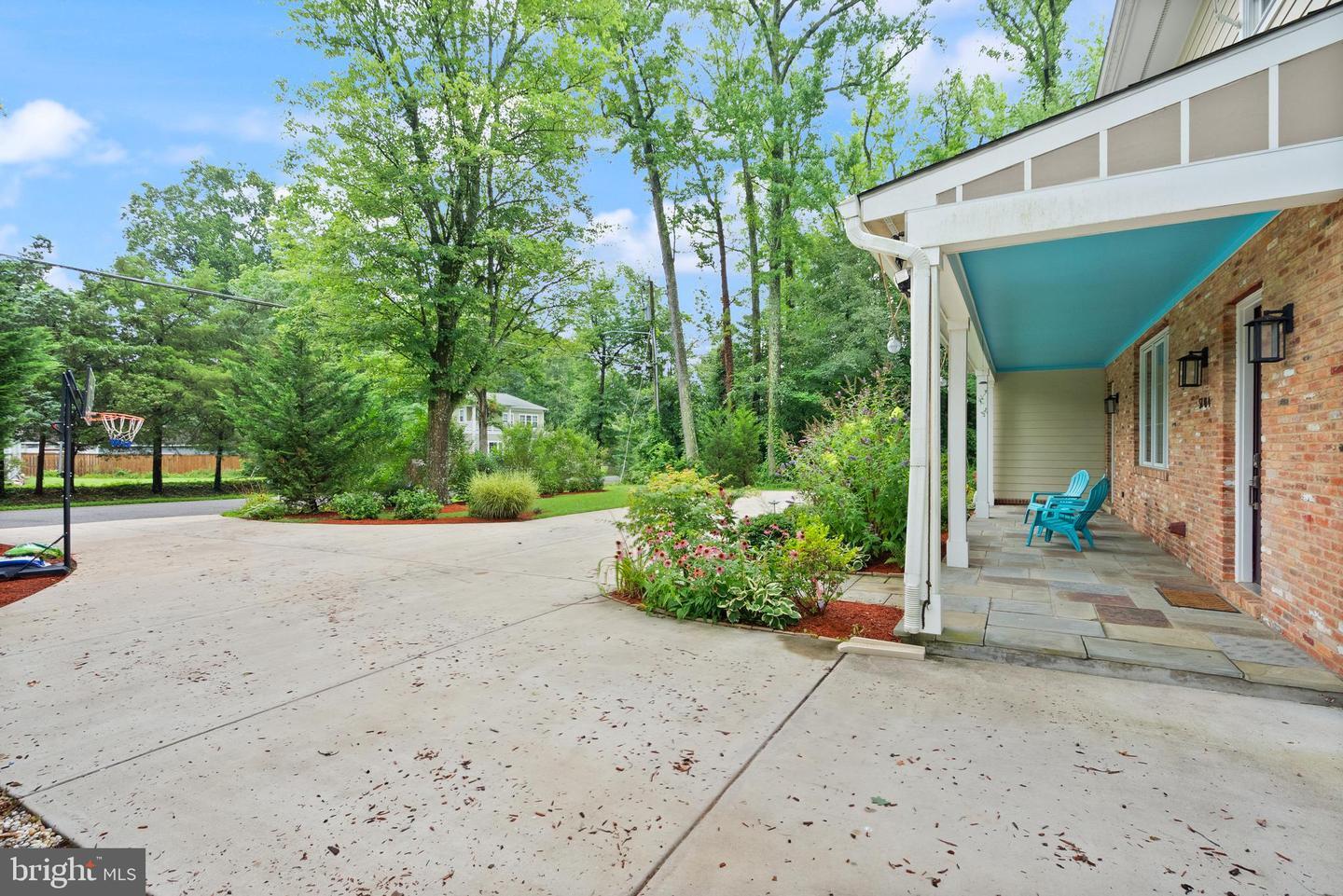 Property Photo: 5104 Birch Lane VA 22003