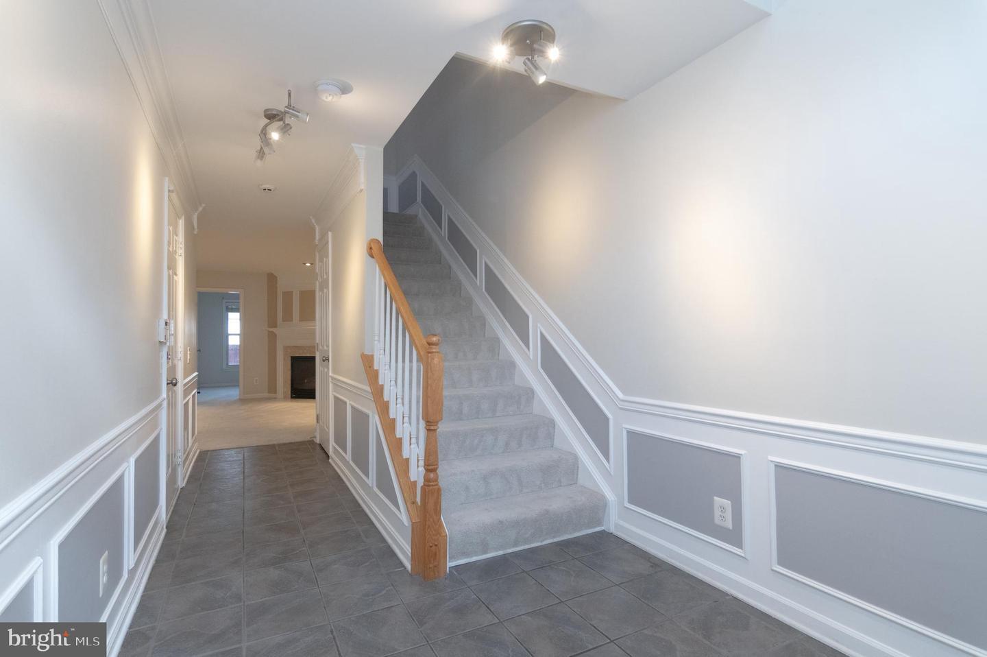 Property Photo: 6313 Burgundy Leaf Lane VA 22312