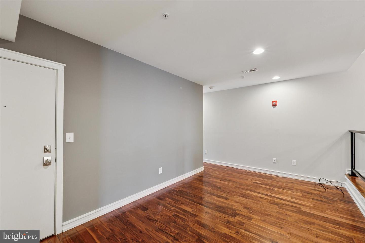Property Photo: 1321 N 7th Street 2 PA 19122