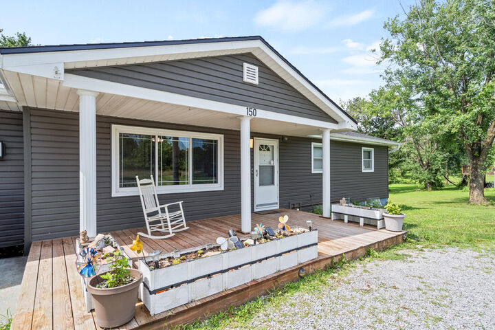 Property Photo: 150 E Hinton Rd MO 65202