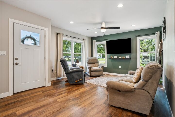 Property Photo: 1102 E 2nd Street IA 52205