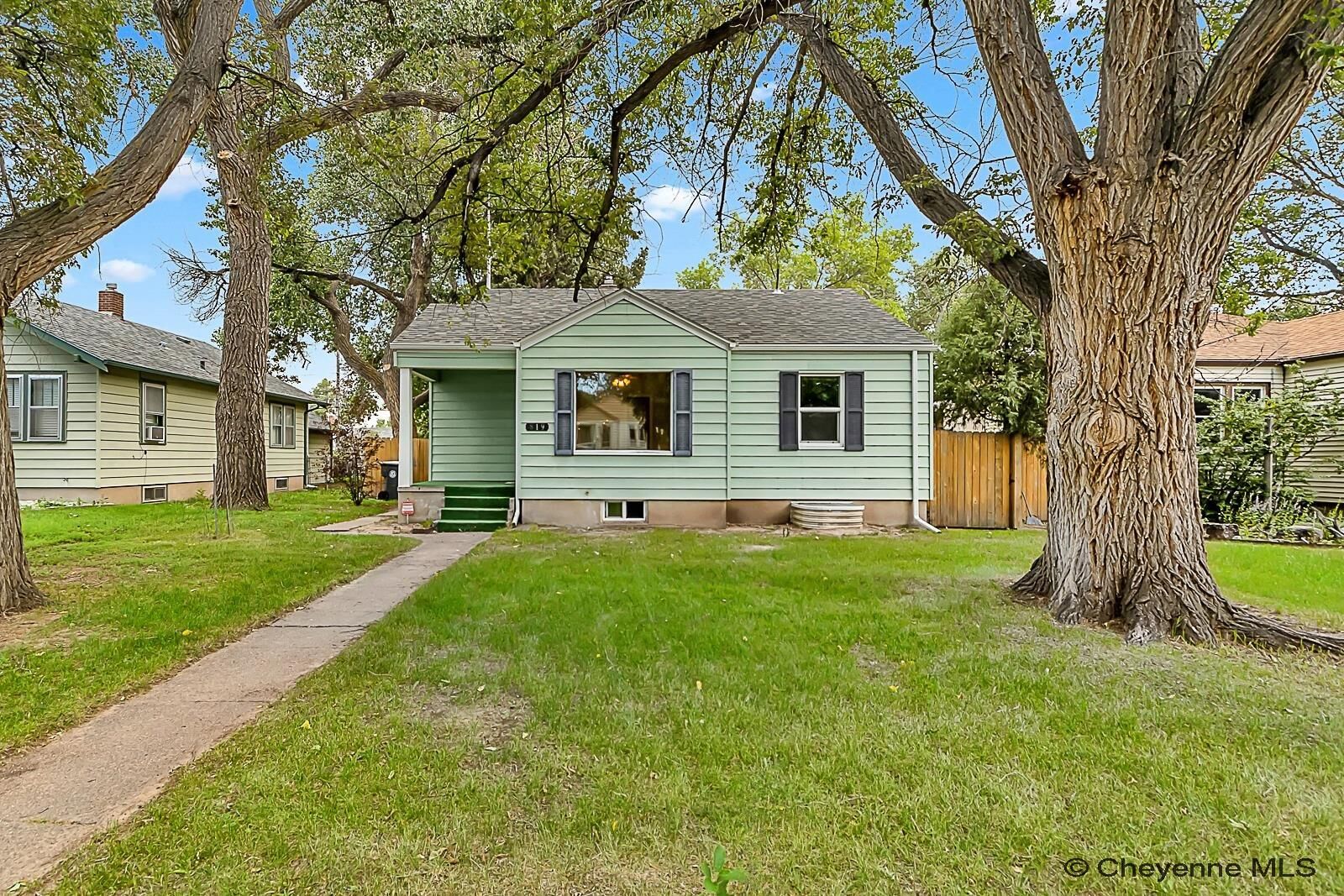 Property Photo: 819 W 1st Ave WY 82001