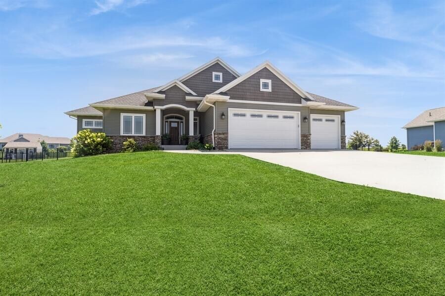 Property Photo: 5226 Windrose Lane IA 50014