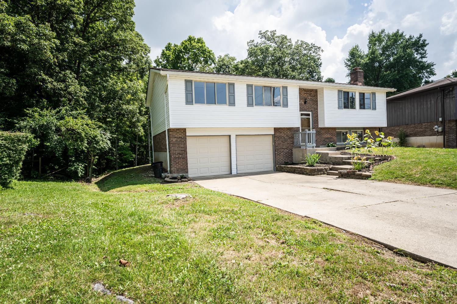 Property Photo: 1373 Hartwood Drive OH 45240
