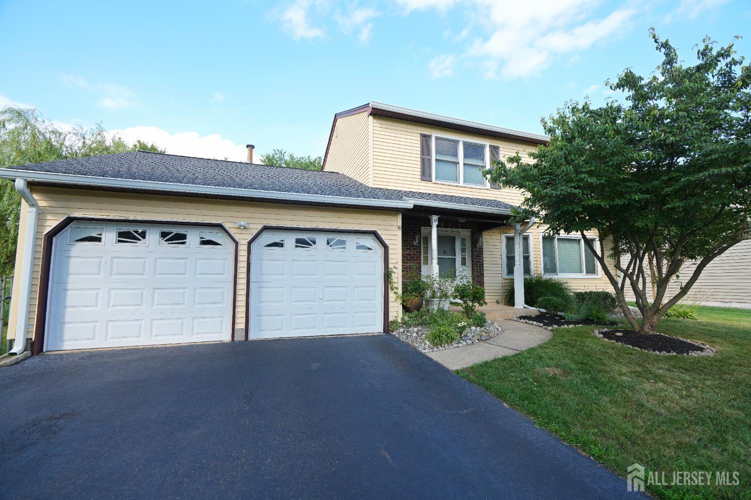 19 Wetherhill Way  South Brunswick NJ 08810 photo