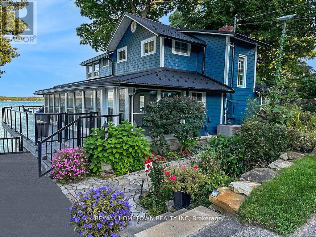 Property Photo: 130 Butternut Bay Road ON K6V 7E5