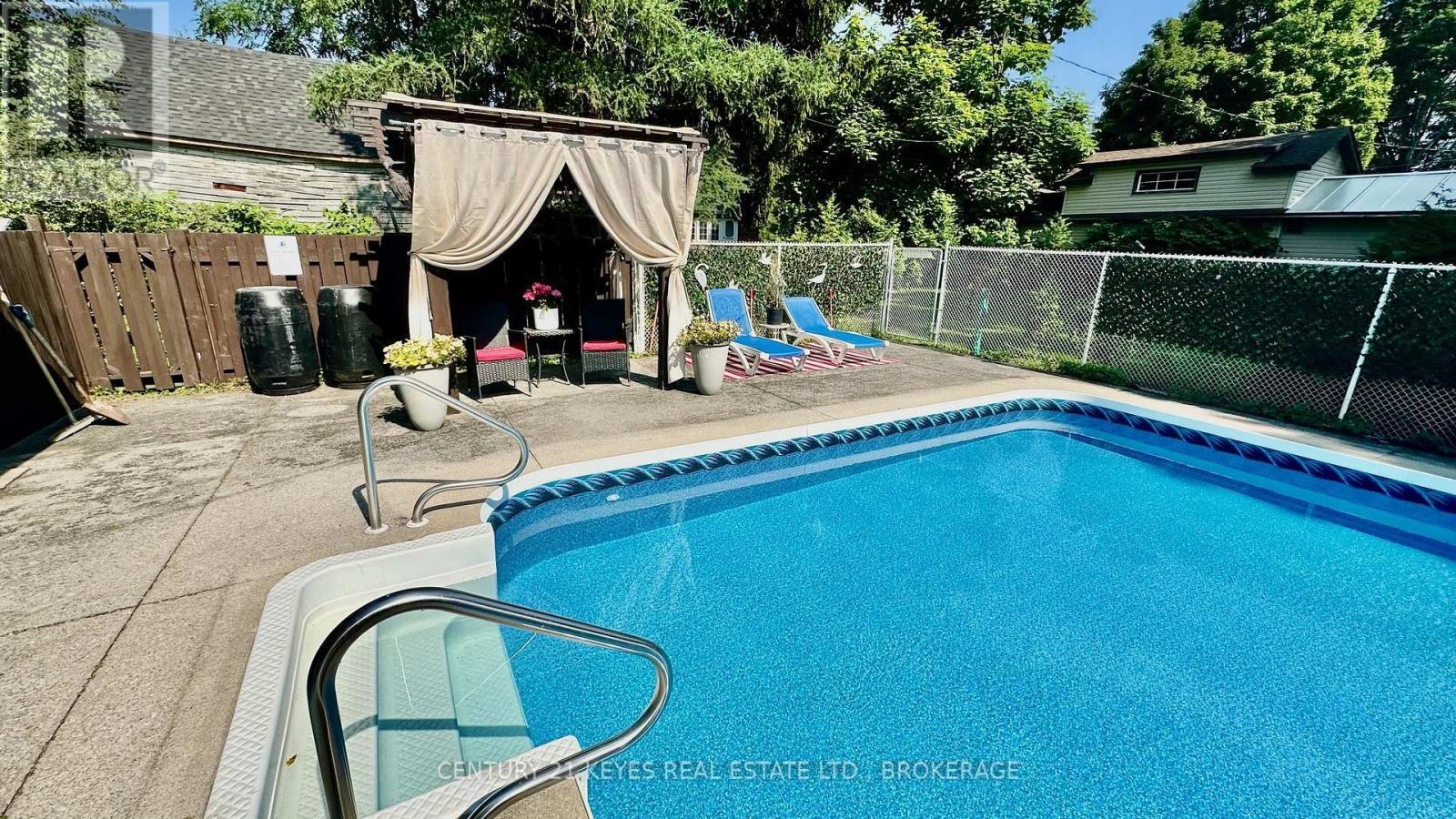 Property Photo: 223 King Street West ON K7G 2G7
