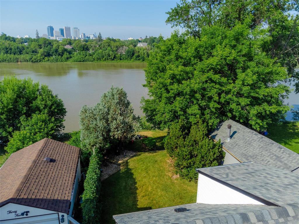 Property Photo: 32 Talbot Avenue MB R2L 0P3