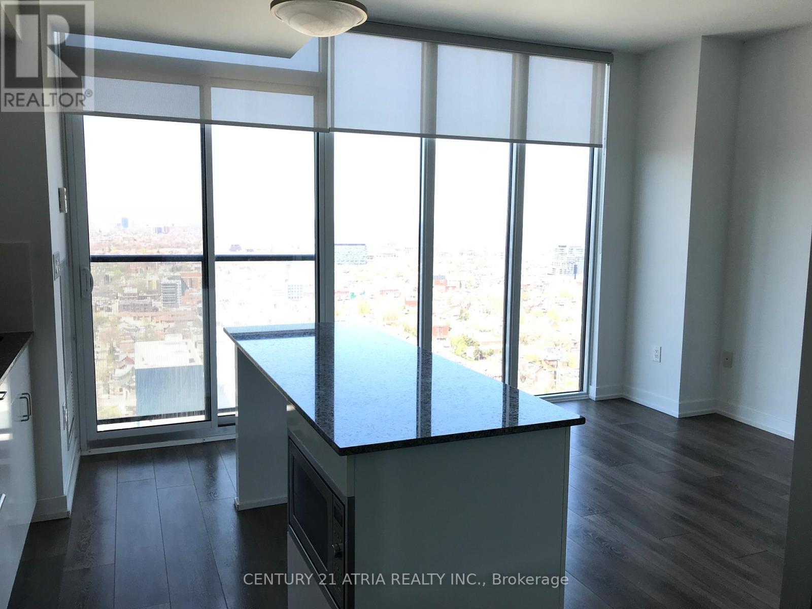 Property Photo: 426 University Avenue 3601 ON M5G 1S9